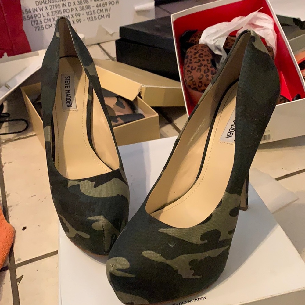 Steve Madden Camouflage pumps - Picture 1 of 2
